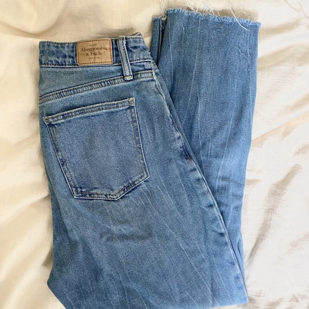 Abercrombie & Fitch Mom Jeans Curve Love Raw Hem 4S